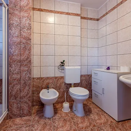 Hundefreundliches Nur 730 Meter Zum Mit Meerblick, Grill, Parkplatz Novi Vinodolski